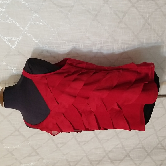 White House Black Market Red Ruffled Tiered Sleeveless Top size XL - Picture 2 of 9